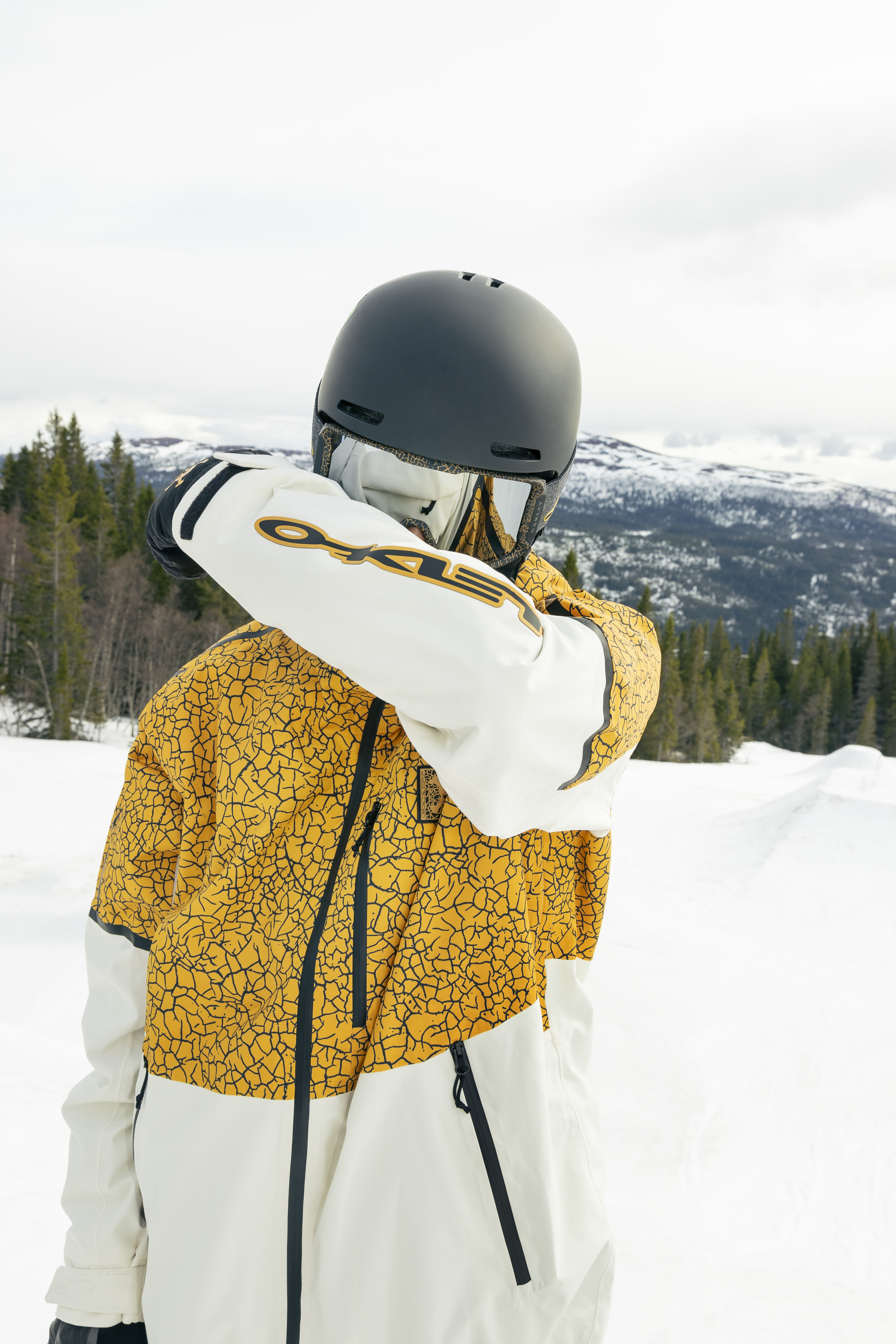 OAKLEY stale sandbech シグネチャーモデル OAKLEY® RELEASES THE NEW 2022 SNOW COLLECTION, DEVELOPED AND